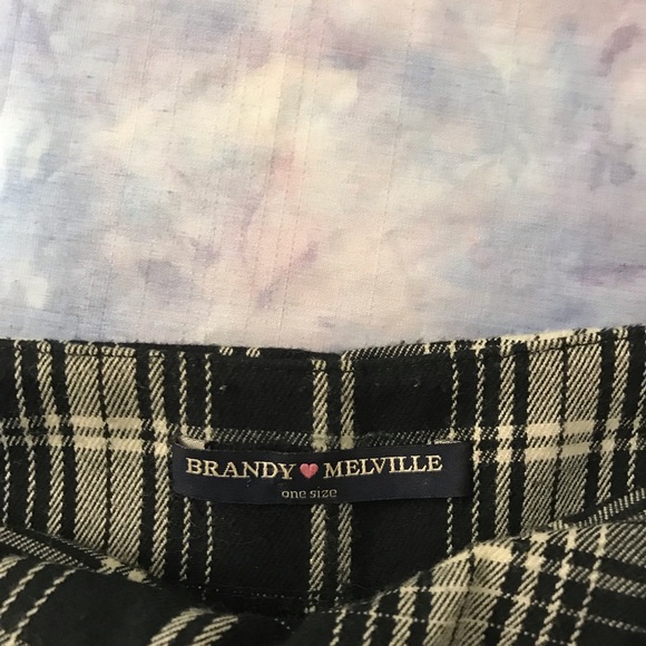 Brandy Melville Melanie Plaid Shorts - Picture 5 of 5